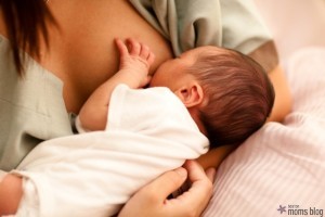 mom_breastfeeding_baby