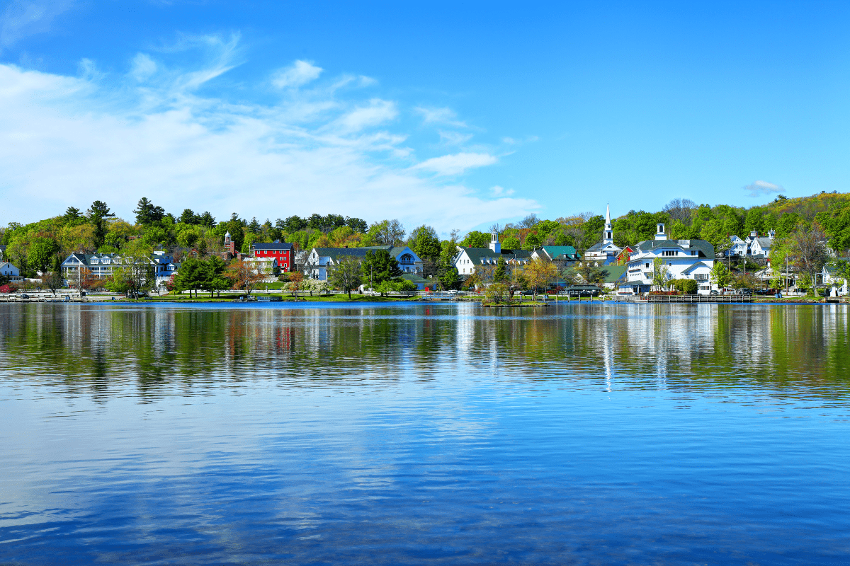 scenery in Meredith, New Hampshire, on Lake Winnipesaukee