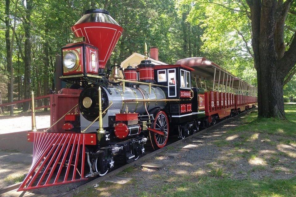 steamer train at Look Park in Western MA