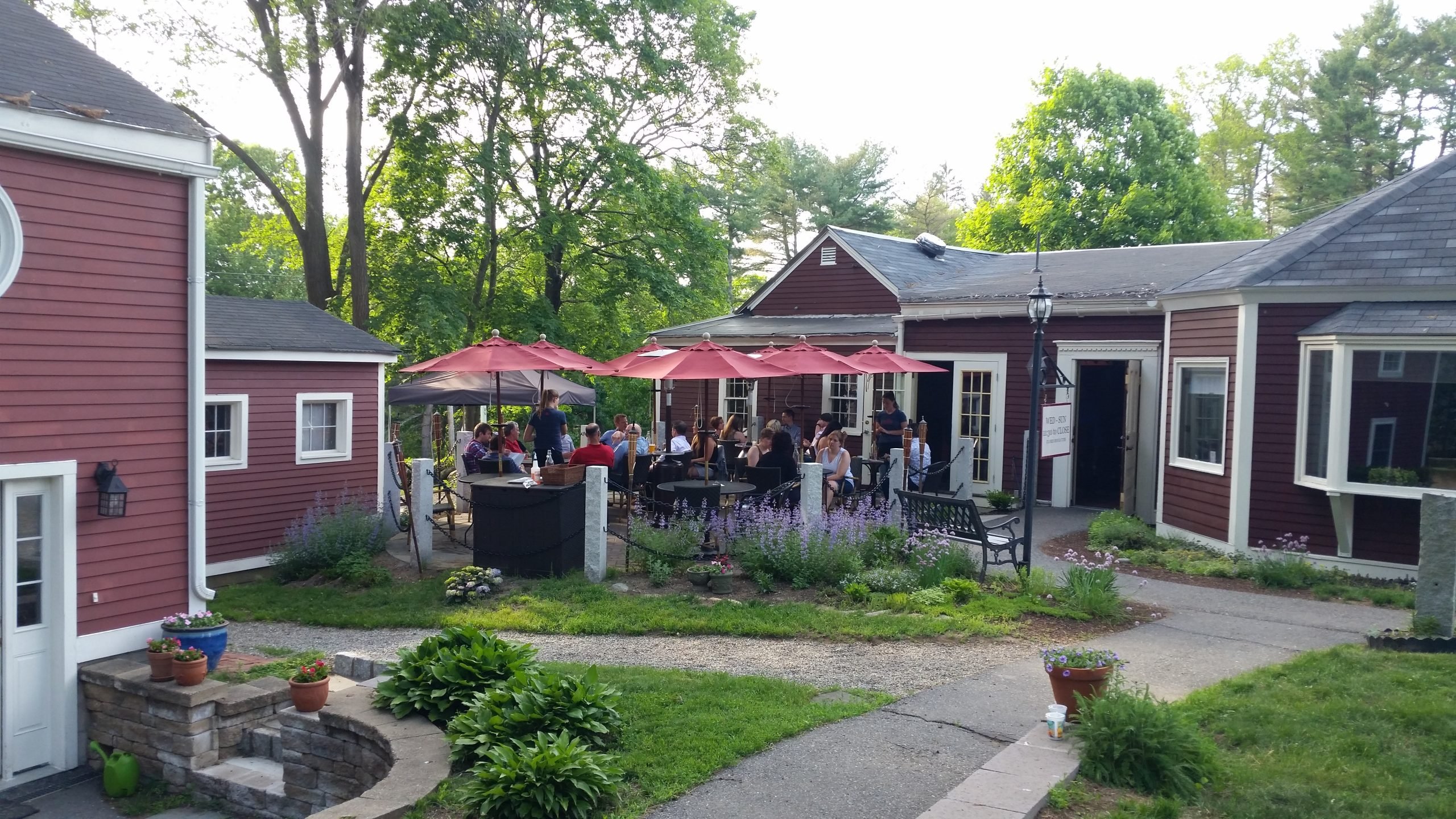 Rapscallion outdoor dining in Acton, MA (outdoor restaurants in Boston suburbs)